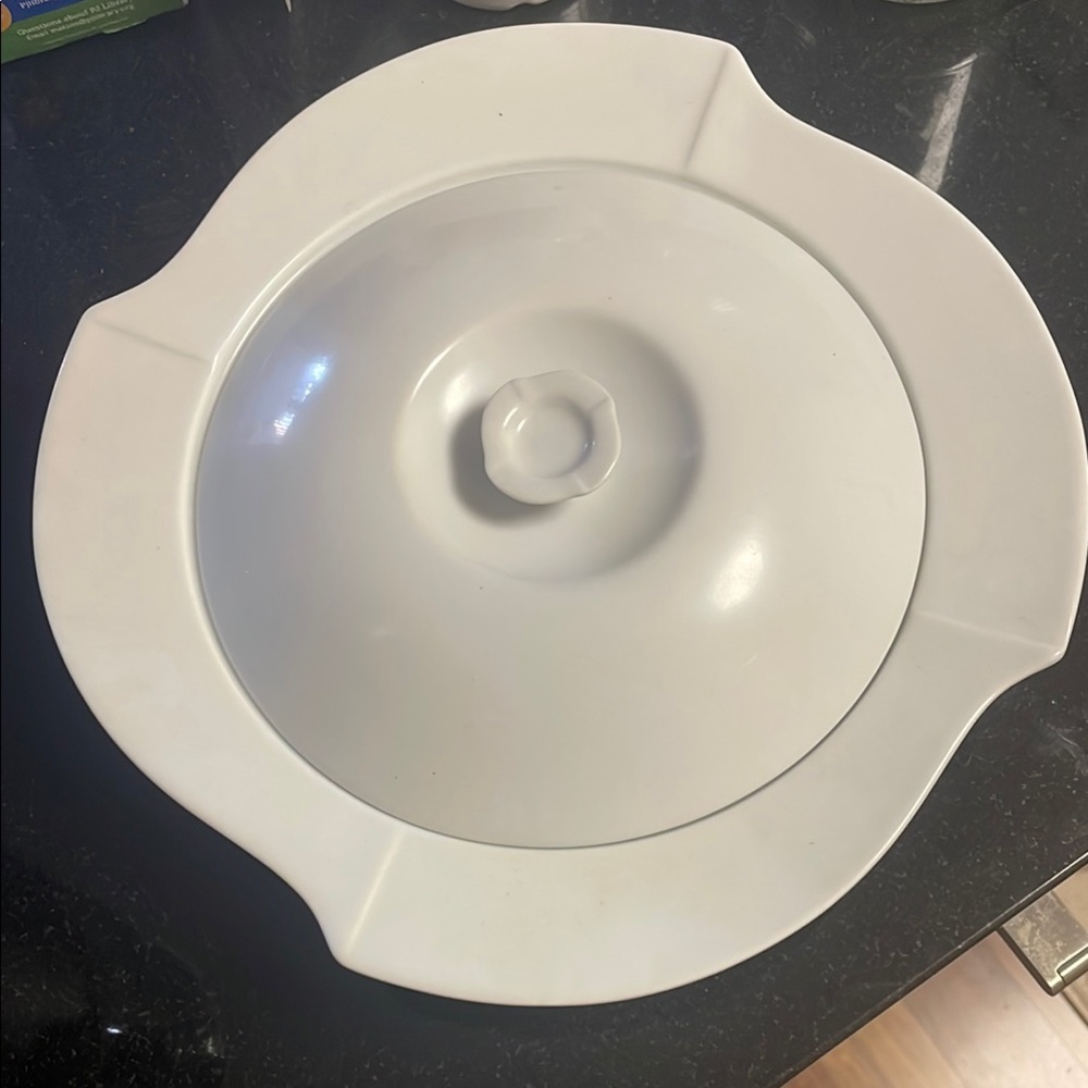 Classic porcelain cloche Whitewear covered plate with lid